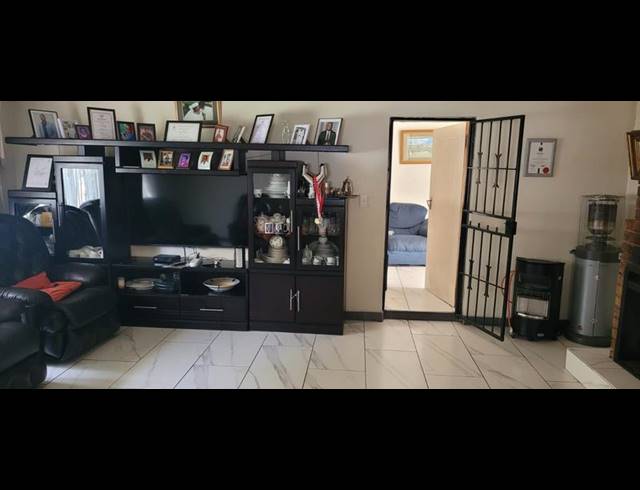 4 BEDROOM HOUSE FOR SALE IN ALBERTSDAL